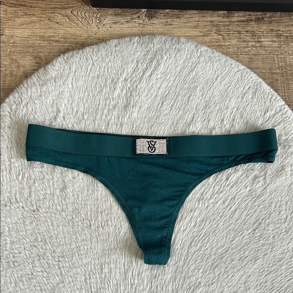 NWT Victoria’s Secret Shine Rhinestone Detail Thong Panty M